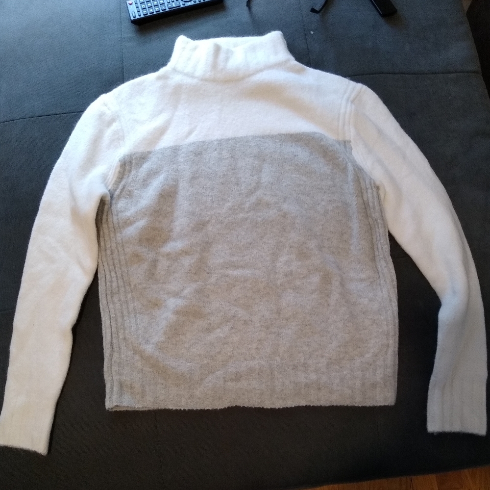 Woman's j-crew sweater size medium